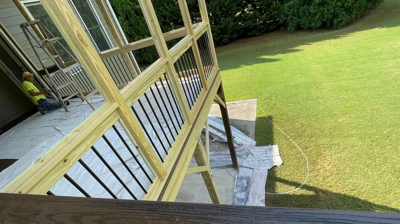 side view of painted porch Photo